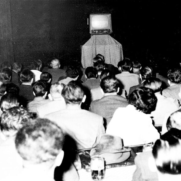 Fernsehen im großen Saal der Rosenau, Bestand Strömsdörfer, um 1960